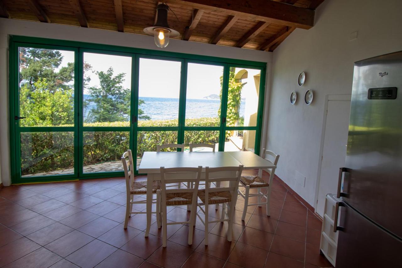 Villa Le Sprizze A Bordo Del Mare - Goelba Marciana Marina  Exterior foto